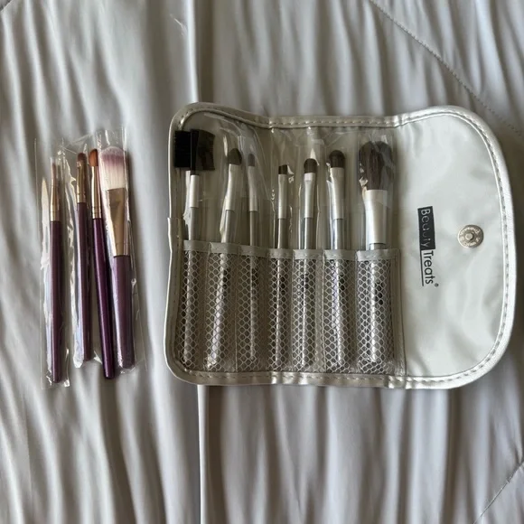 Beauty Treats Makeup Brush Set Purple and Silver Brand New - Picture 1 of 6